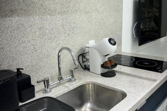 Cozinha de kitnet/studio à venda com 1 quarto, 24m² em Pompeia, São Paulo