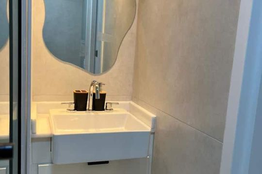 Banheiro de kitnet/studio à venda com 1 quarto, 24m² em Pompeia, São Paulo