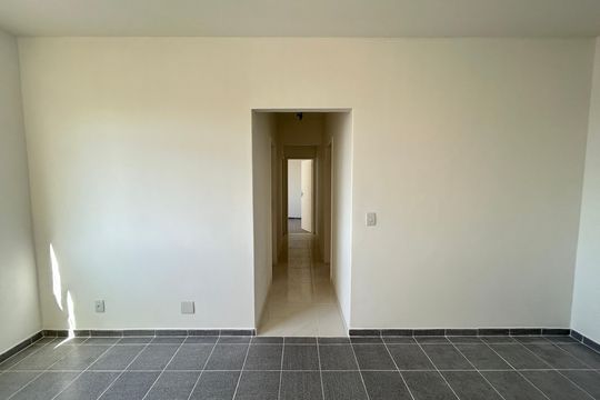 Corredor de apartamento para alugar com 2 quartos, 65m² em Piedade, Rio de Janeiro