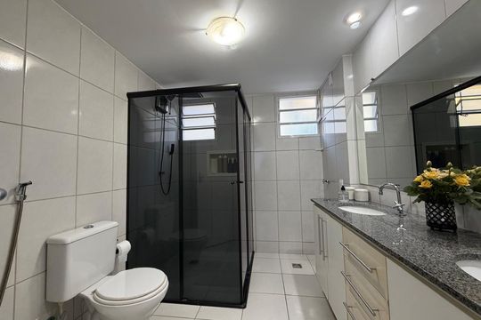 Banheiro da suíte  de casa de condomínio à venda com 4 quartos, 250m² em Buritis, Belo Horizonte