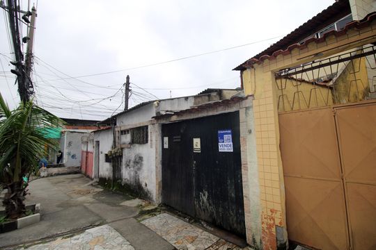Fachada da casa de casa à venda com 2 quartos, 300m² em Penha Circular, Rio de Janeiro