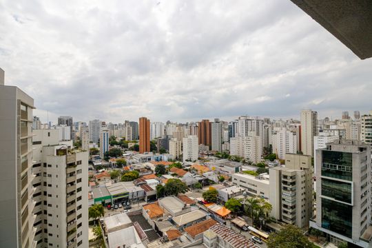 Vista sala de apartamento para alugar com 1 quarto, 37m² em Indianópolis, São Paulo