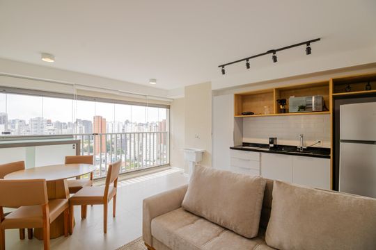 Sala - cozinha de apartamento para alugar com 1 quarto, 37m² em Indianópolis, São Paulo