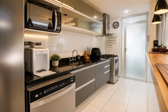 Cozinha de apartamento à venda com 3 quartos, 100m² em Barra da Tijuca, Rio de Janeiro