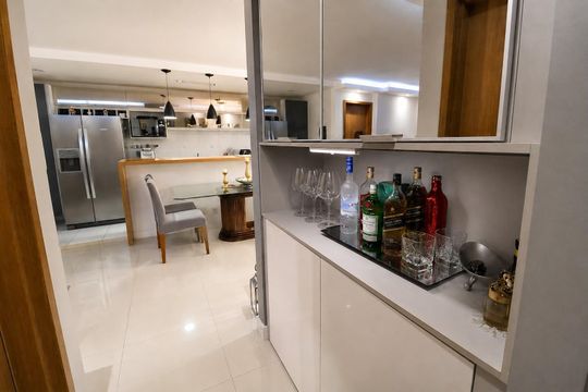 Cozinha de apartamento à venda com 3 quartos, 100m² em Barra da Tijuca, Rio de Janeiro