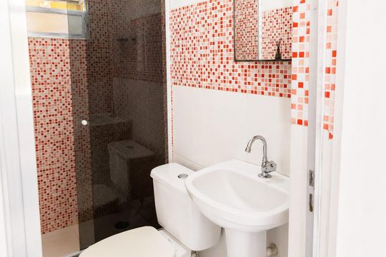 Banheiro de casa para alugar com 2 quartos, 80m² em Estrada da Sauda, Petrópolis