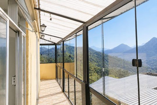 Área externa de casa para alugar com 2 quartos, 80m² em Estrada da Sauda, Petrópolis