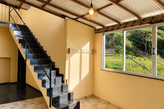 Área externa de casa para alugar com 2 quartos, 80m² em Estrada da Sauda, Petrópolis