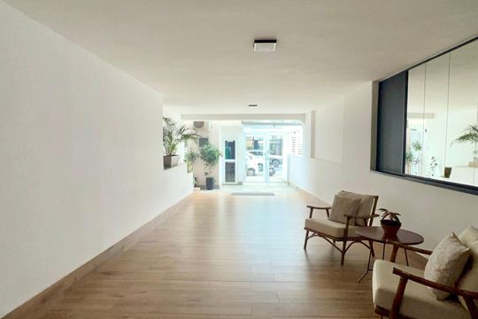 Entrada de apartamento à venda com 2 quartos, 80m² em Jardim Paulista, São Paulo