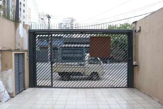 Garagem de casa para alugar com 4 quartos, 250m² em Vila Romana, São Paulo