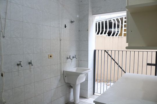 Área de Serviço de casa para alugar com 4 quartos, 250m² em Vila Romana, São Paulo