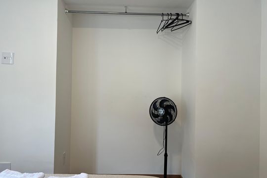 Quarto - Arara de roupas de apartamento para alugar com 1 quarto, 55m² em São Mateus, Juiz de Fora