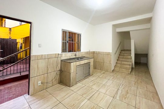 Casa para alugar com 1 quarto, 55m² em Vila Zat, São Paulo