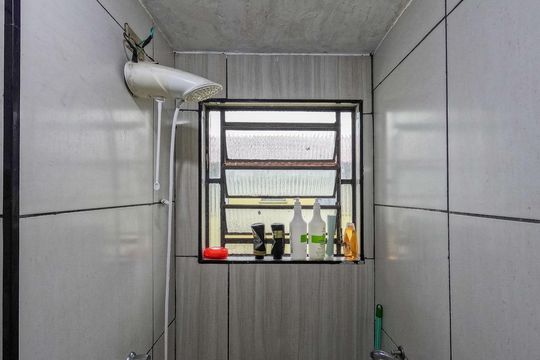 Banheiro de apartamento à venda com 2 quartos, 45m² em Parque Nações Unidas, São Paulo