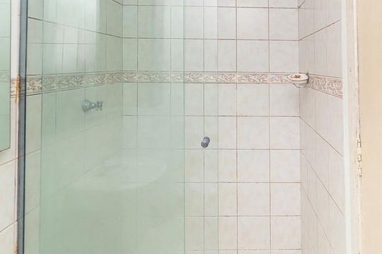 Banheiro de apartamento para alugar com 1 quarto, 34m² em Farrapos, Porto Alegre