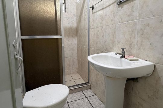 Banheiro de apartamento para alugar com 1 quarto, 45m² em Gonzaga, Santos