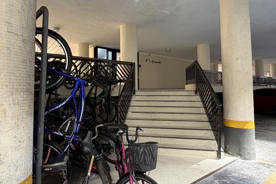 Fachada do bloco de apartamento para alugar com 1 quarto, 40m² em Embaré, Santos