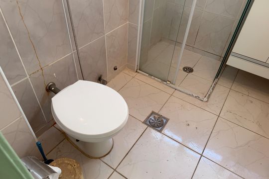 Banheiro de apartamento para alugar com 1 quarto, 40m² em Embaré, Santos