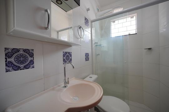 Banheiro de apartamento para alugar com 1 quarto, 50m² em Ingleses do Rio Vermelho, Florianópolis