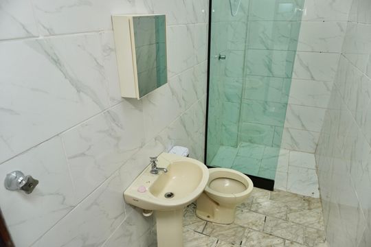 Banheiro Social de casa para alugar com 2 quartos, 75m² em Dom Bosco, Belo Horizonte
