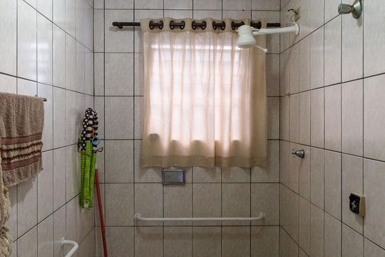 Banheiro social 1 - Casa 1 de casa à venda com 3 quartos, 90m² em Vila Maricy, Guarulhos
