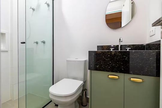Banheiro de apartamento à venda com 1 quarto, 20m² em Centro, Curitiba