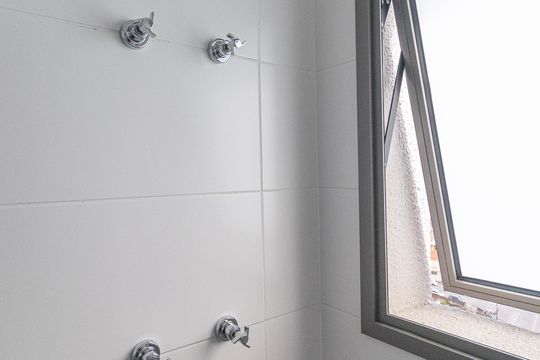 Banheiro de apartamento para alugar com 2 quartos, 42m² em Vila Guilhermina, São Paulo