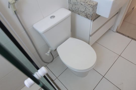 Banheiro Social de apartamento à venda com 2 quartos, 56m² em Planalto, Belo Horizonte