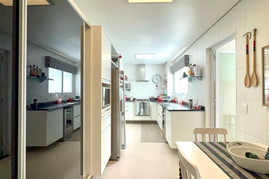 Cozinha de apartamento à venda com 3 quartos, 200m² em Sumaré, São Paulo