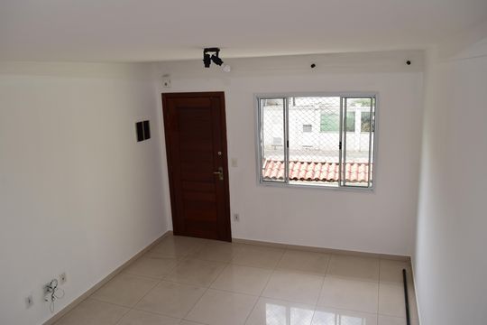 Casa à venda com 2 quartos, 103m² em Chácara Seis de Outubro, São Paulo