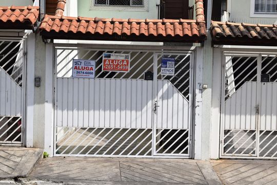 Fachada de casa à venda com 2 quartos, 103m² em Chácara Seis de Outubro, São Paulo
