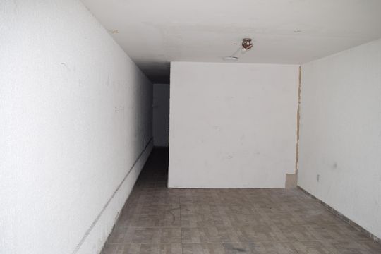 Garagem de casa à venda com 2 quartos, 103m² em Chácara Seis de Outubro, São Paulo
