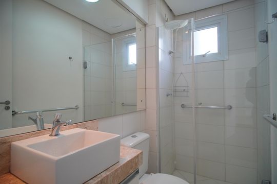 Banheiro de apartamento à venda com 2 quartos, 57m² em Centro, Novo Hamburgo