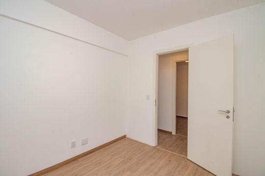 Quarto 1 de apartamento para alugar com 3 quartos, 90m² em Passo D’areia, Porto Alegre