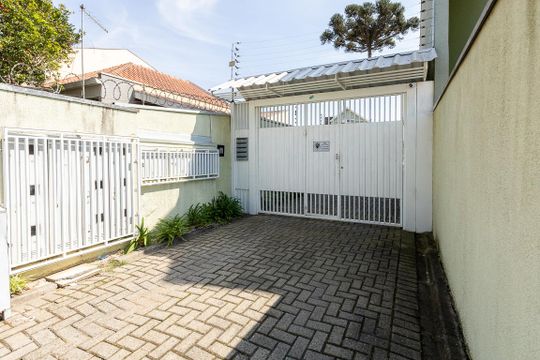 Fachada de casa de condomínio à venda com 4 quartos, 139m² em Uberaba, Curitiba