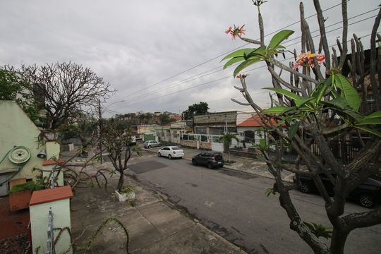 Vista da rua de casa à venda com 3 quartos, 300m² em Vila da Penha, Rio de Janeiro