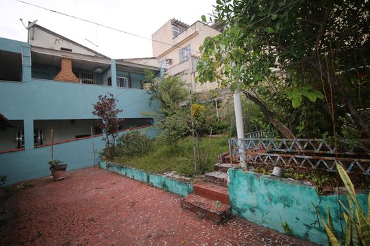 Quintal fundos de casa à venda com 3 quartos, 300m² em Vila da Penha, Rio de Janeiro