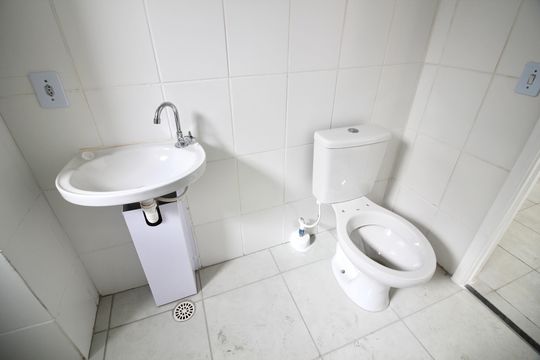 Banheiro  de apartamento para alugar com 2 quartos, 55m² em Jardim Lourdes, Ferraz de Vasconcelos
