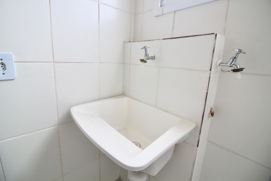 Área de serviço  de apartamento para alugar com 2 quartos, 55m² em Jardim Lourdes, Ferraz de Vasconcelos