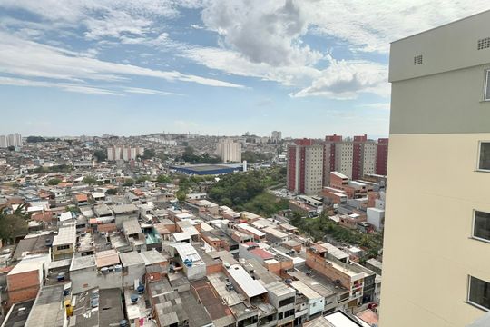 Vista da janela área de serviço  de apartamento para alugar com 2 quartos, 55m² em Jardim Lourdes, Ferraz de Vasconcelos