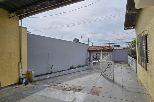 Quintal e Garagem  de casa para alugar com 2 quartos, 250m² em Vila Maricy, Guarulhos