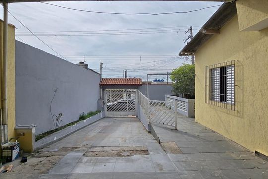 Quintal e Garagem  de casa para alugar com 2 quartos, 250m² em Vila Maricy, Guarulhos