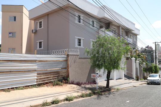 Plaquinha de apartamento para alugar com 2 quartos, 62m² em Saraiva, Uberlândia