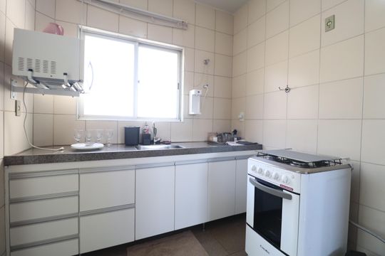 Cozinha de apartamento para alugar com 2 quartos, 62m² em Saraiva, Uberlândia