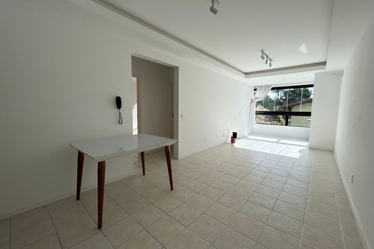 Sala de apartamento para alugar com 2 quartos, 77m² em Lagoa da Conceição, Florianópolis