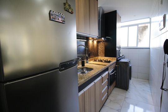 Cozinha de apartamento para alugar com 2 quartos, 47m² em Taquara, Rio de Janeiro