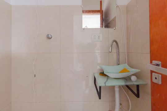 Banheiro de kitnet/studio para alugar com 1 quarto, 25m² em Liberdade, São Paulo