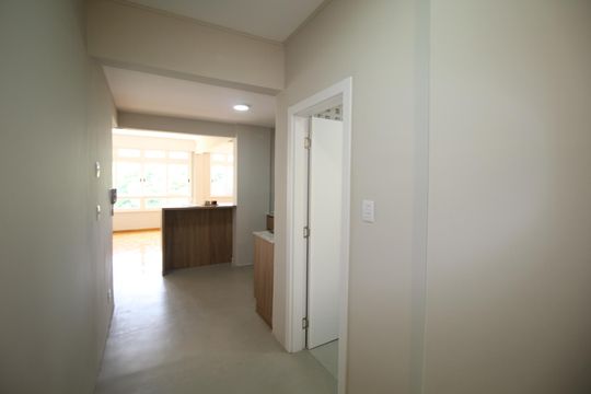 Cozinha de apartamento à venda com 2 quartos, 86m² em Centro Histórico, Porto Alegre
