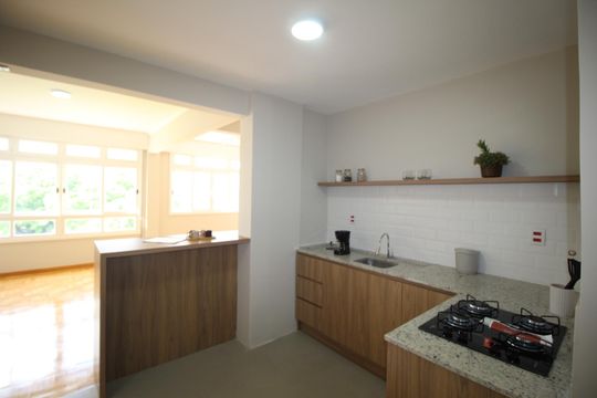 Cozinha de apartamento à venda com 2 quartos, 86m² em Centro Histórico, Porto Alegre