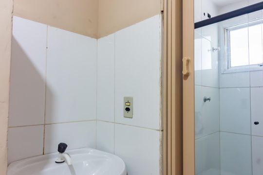 Banheiro  de apartamento para alugar com 2 quartos, 56m² em Piratininga, Osasco